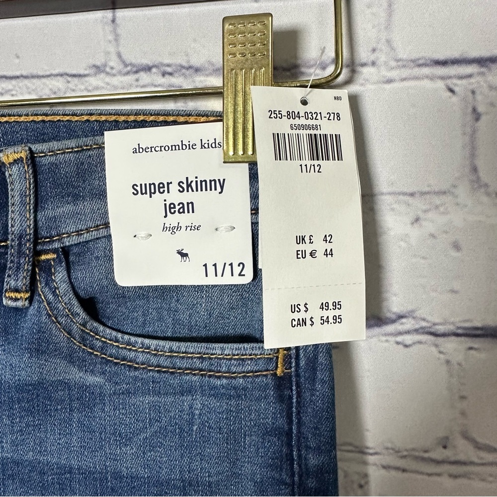 Abercrombie NWT Kids Dark Blue Skinny Jeans - Picture 3 of 4